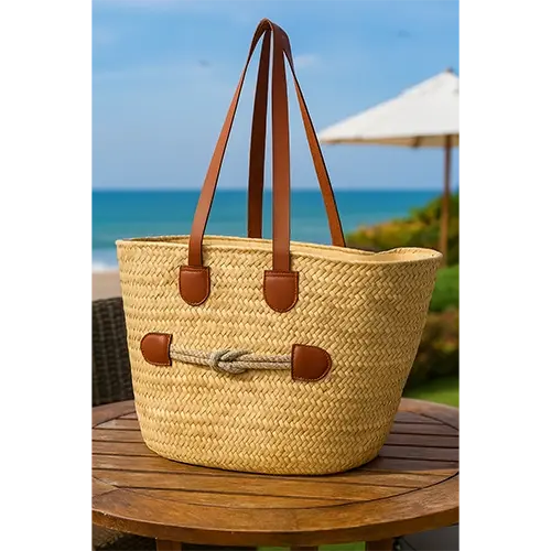Couffin artisanal clair en paille tressée avec anses cuir & corde – Tunisiemarchinet.webp