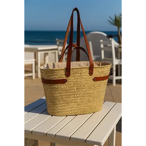 Couffin artisanal en paille tressée avec anses et lanières cuir  Tunisie marchinet.webp